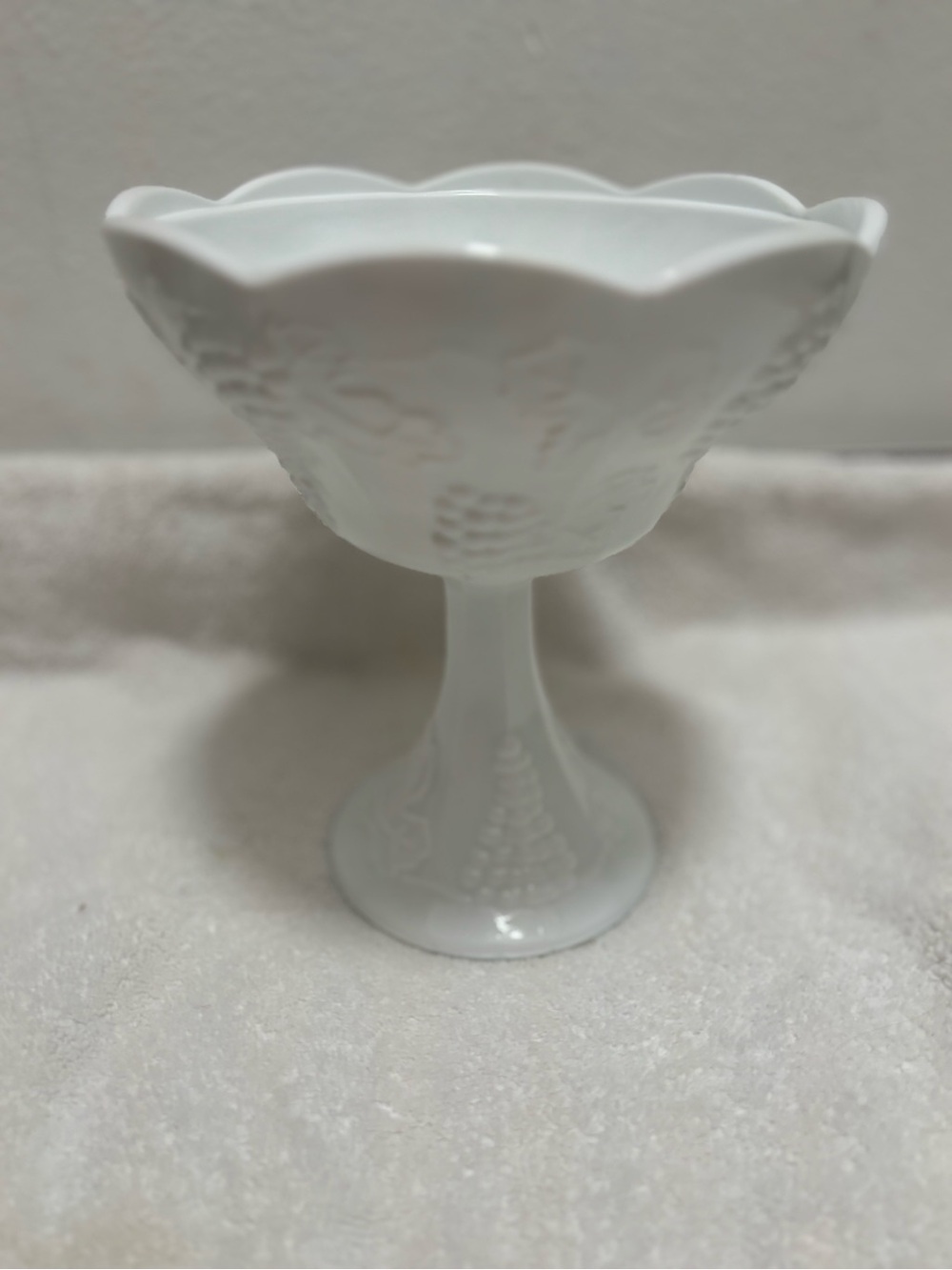 Vintage milk glass harvest grapes fruit bowl